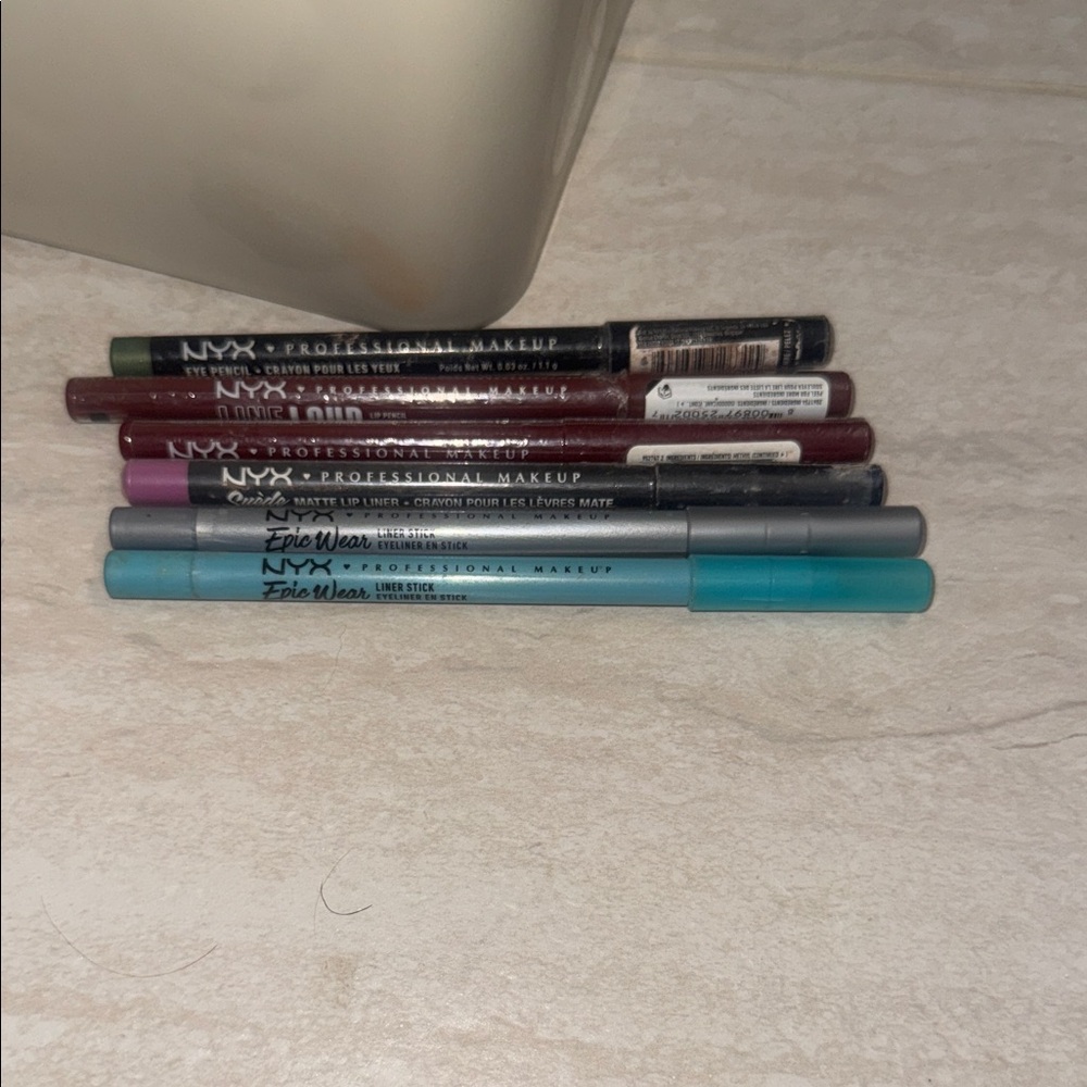 Assorted Eyeliner & Lip Liners - Multi Color Set